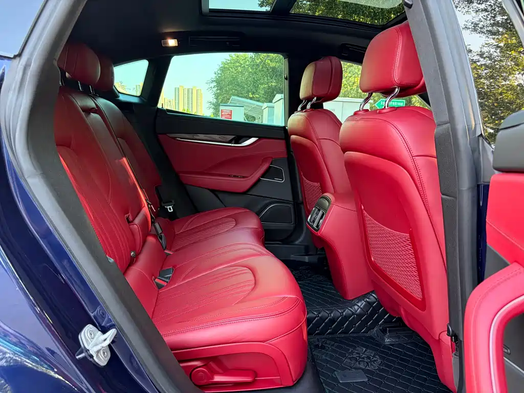 Maserati Levante 2017 — фото 17