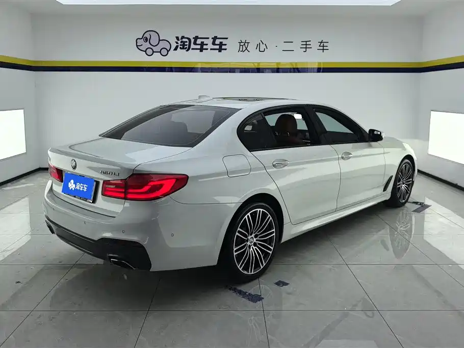 BMW 5 Series 2018 — фото 3