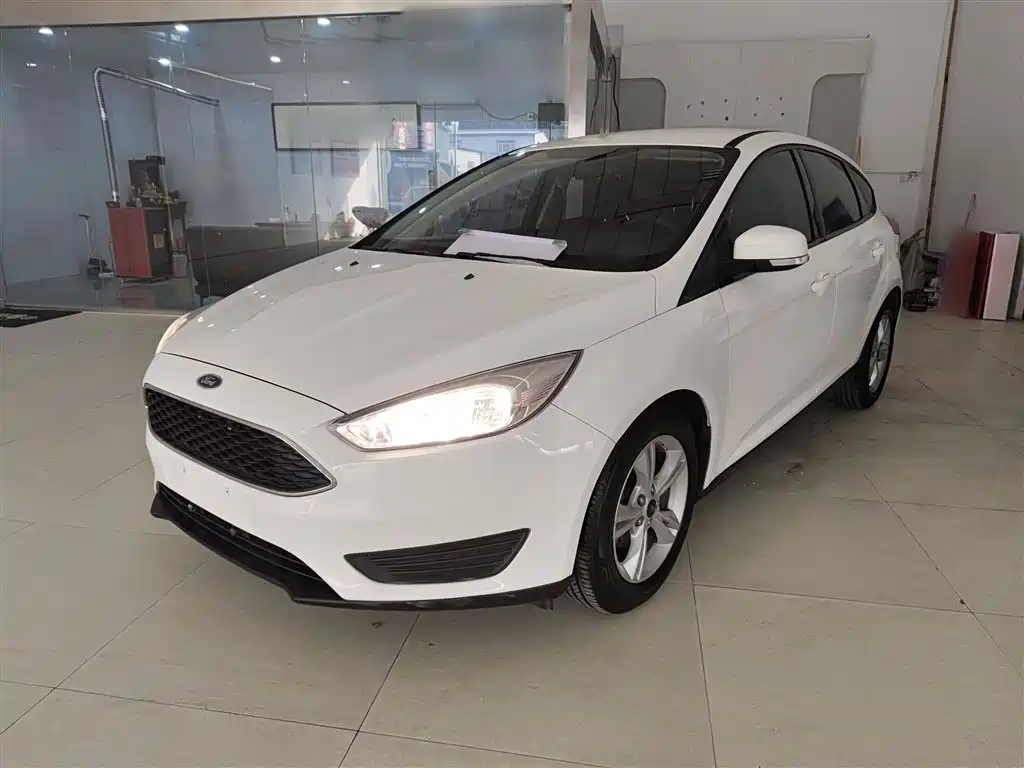 Ford Focus 2018 — фото 1