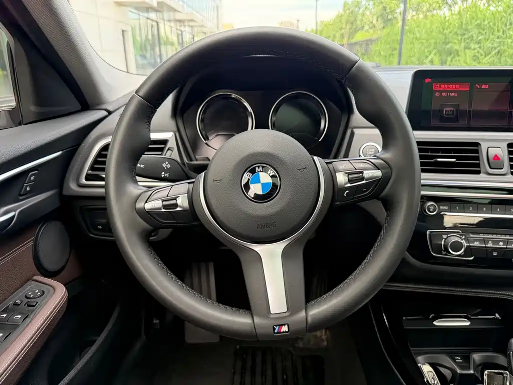 BMW 1 Series 2020 — фото 19