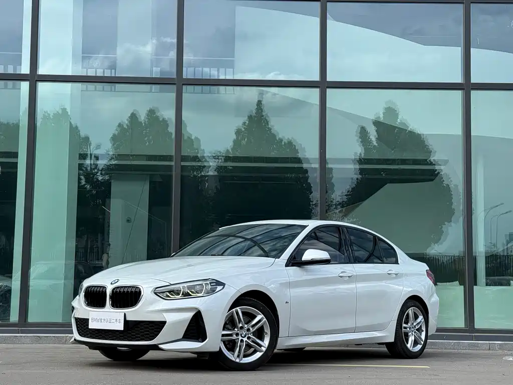 BMW 1 Series 2020 — фото 1