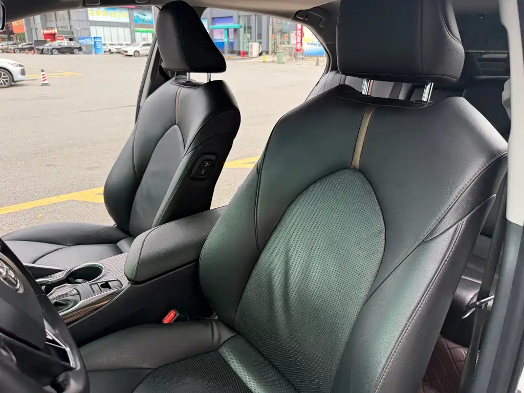 Toyota Camry 2020 — фото 28