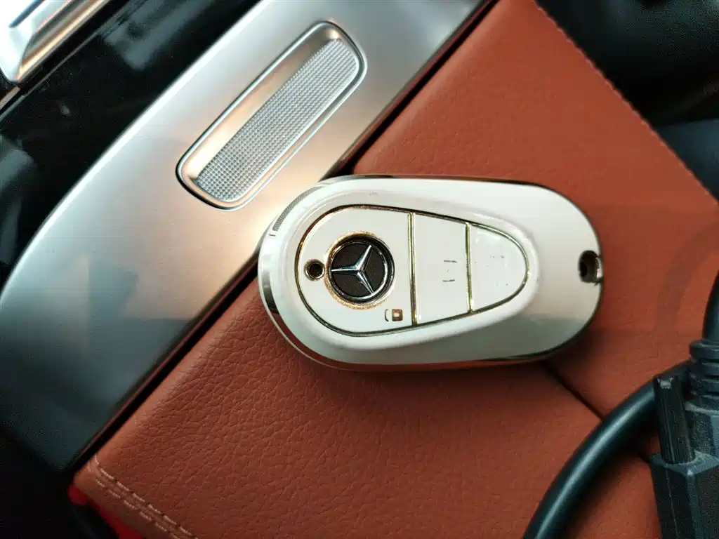 Mercedes-Benz C-Class 2023 — фото 17