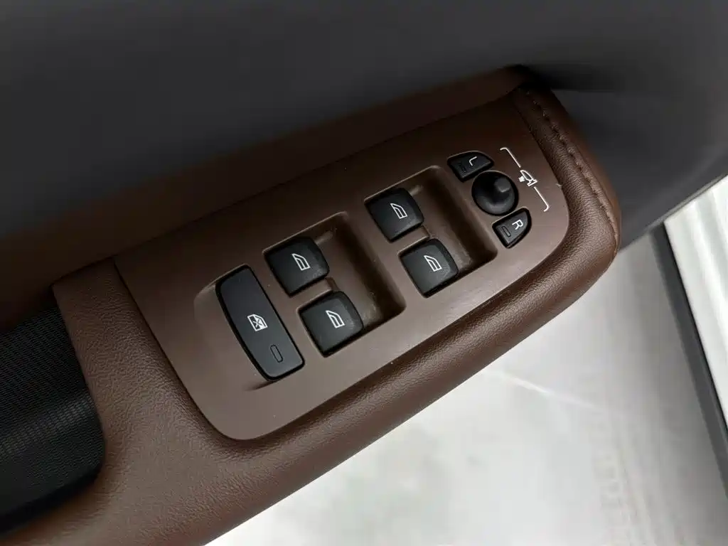 Volvo XC60 2024 — фото 24