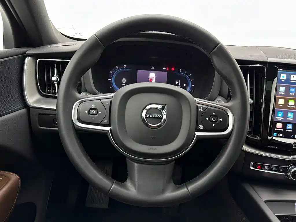 Volvo XC60 2024 — фото 10