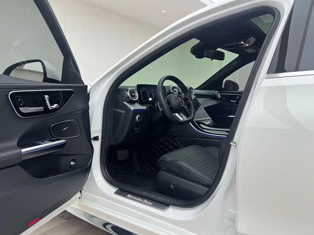 Mercedes-Benz C-Class 2023 — фото 13