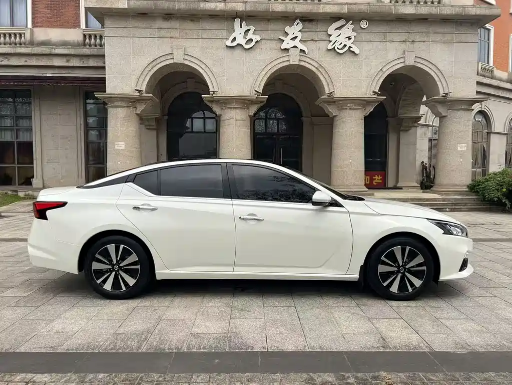 Nissan Teana 2022 — фото 5