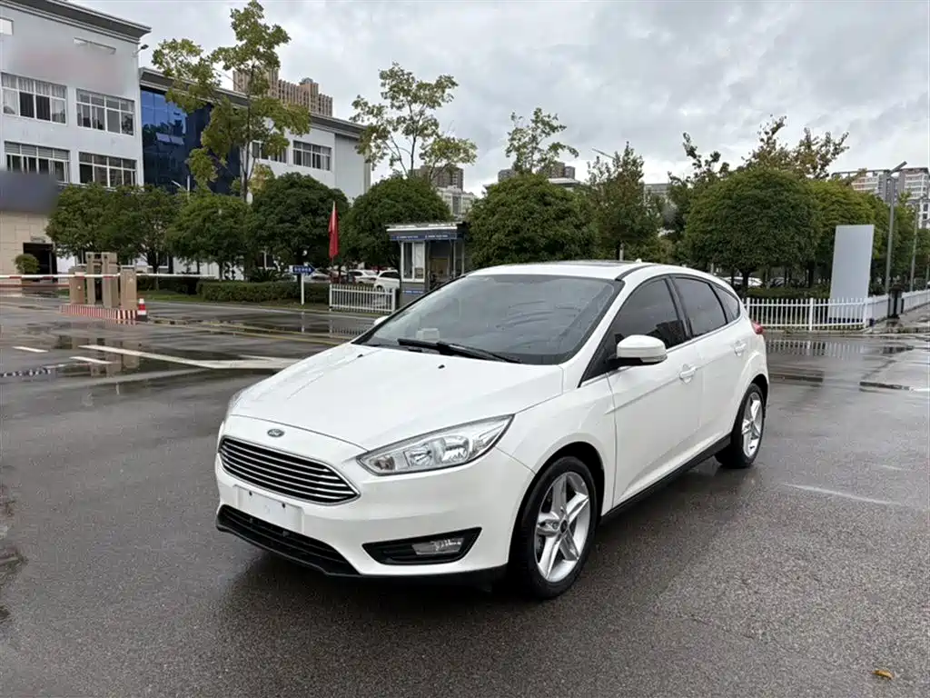 Ford Focus 2021 — фото 1