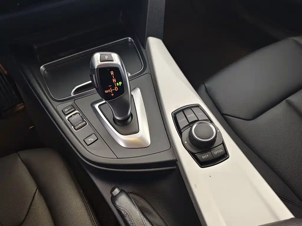 BMW 3 Series GT 2017 — фото 12