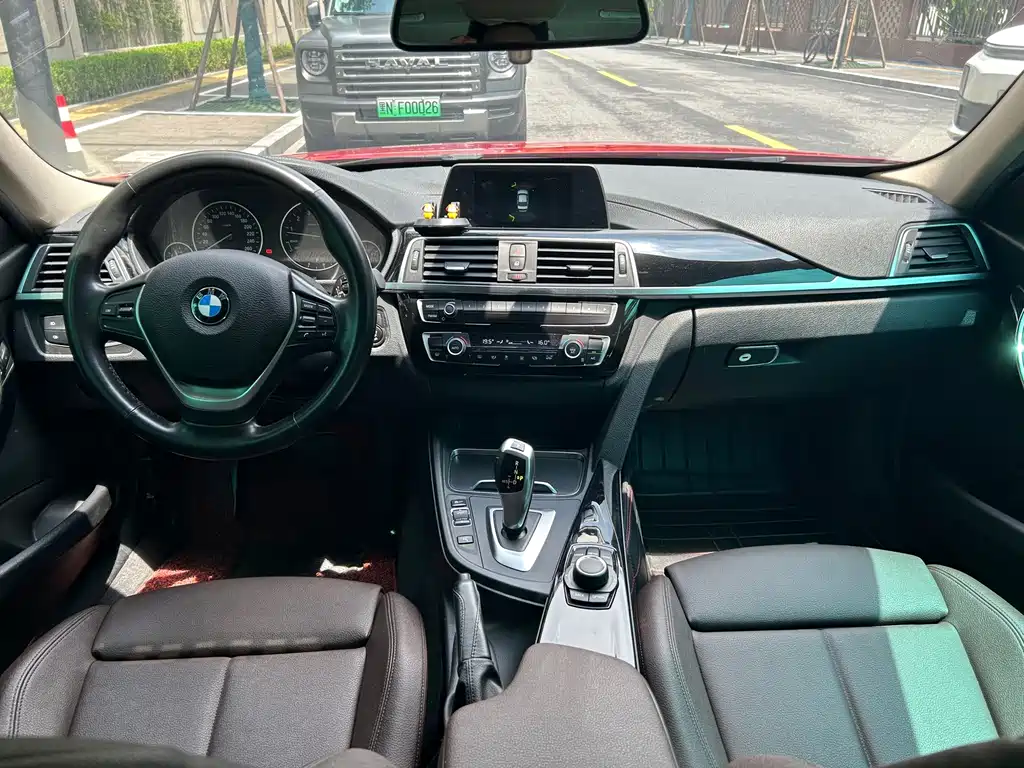 BMW 3 Series 2018 — фото 10