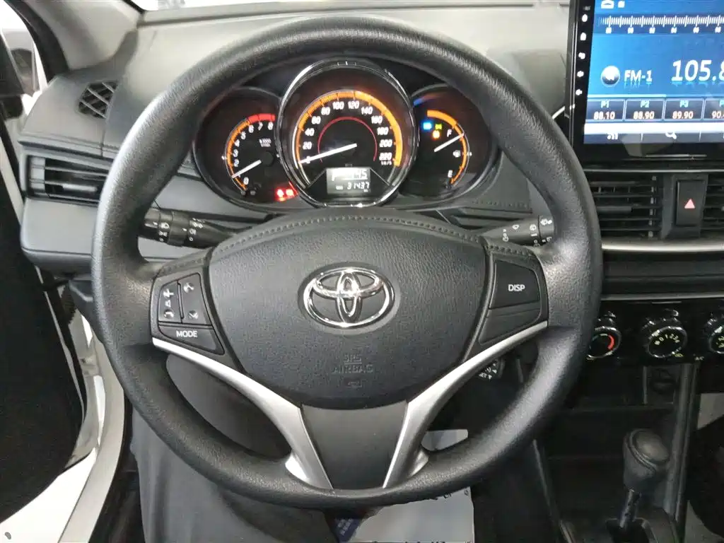 Toyota Yaris L 2022 — фото 11