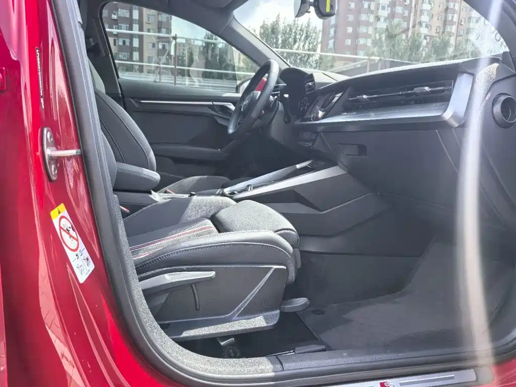 Audi A3 2023 — фото 13