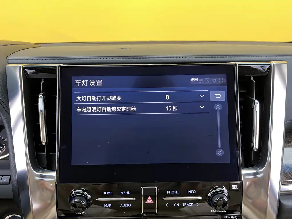 Toyota Alphard 2023 — фото 18