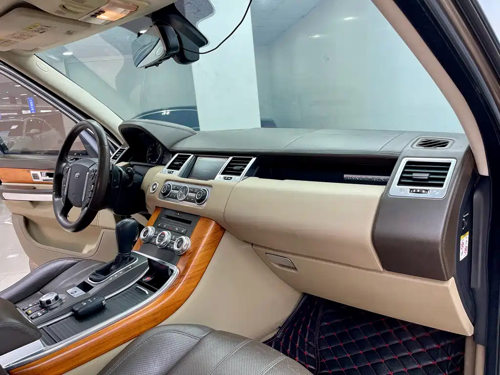 Land Rover Range Rover Sport 2010 — фото 13