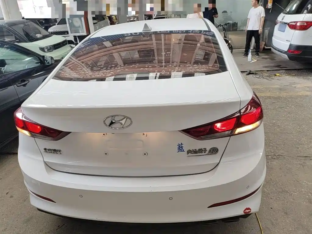 Hyundai Elantra 2019 — фото 4