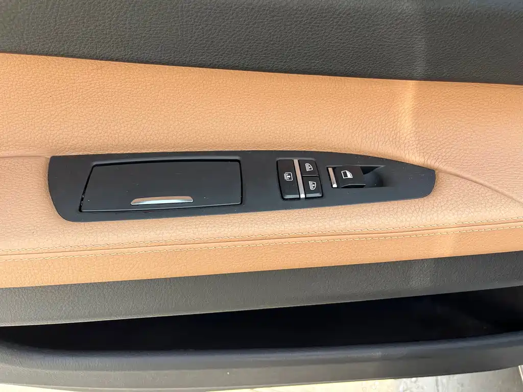 BMW 7 Series 2010 — фото 10