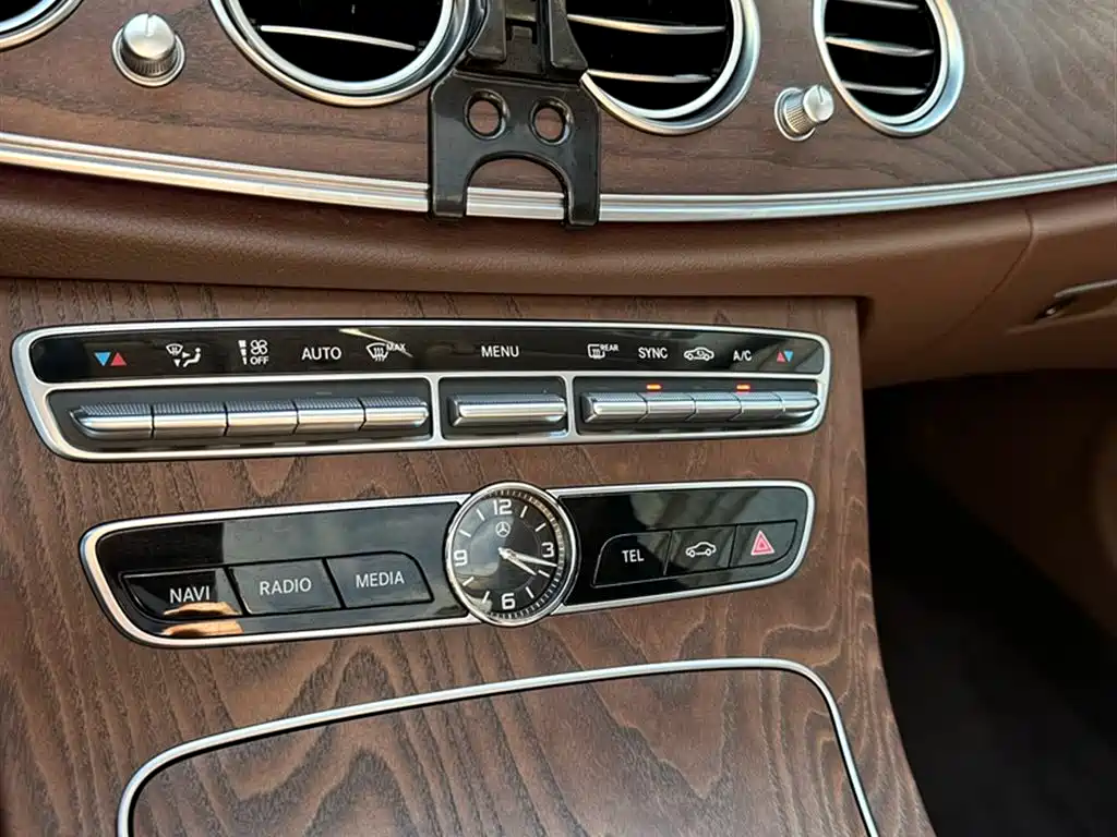 Mercedes-Benz E-Class 2020 — фото 18