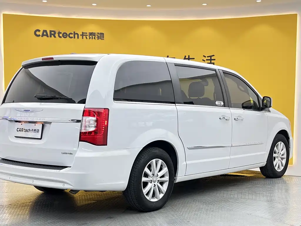 Chrysler Grand Voyager 2017 — фото 19