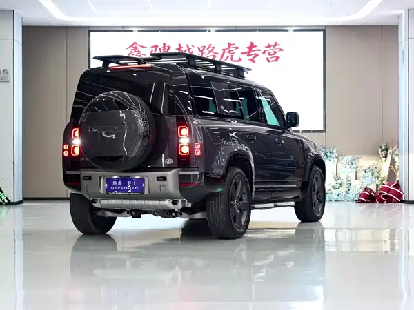 Land Rover Defender 2024