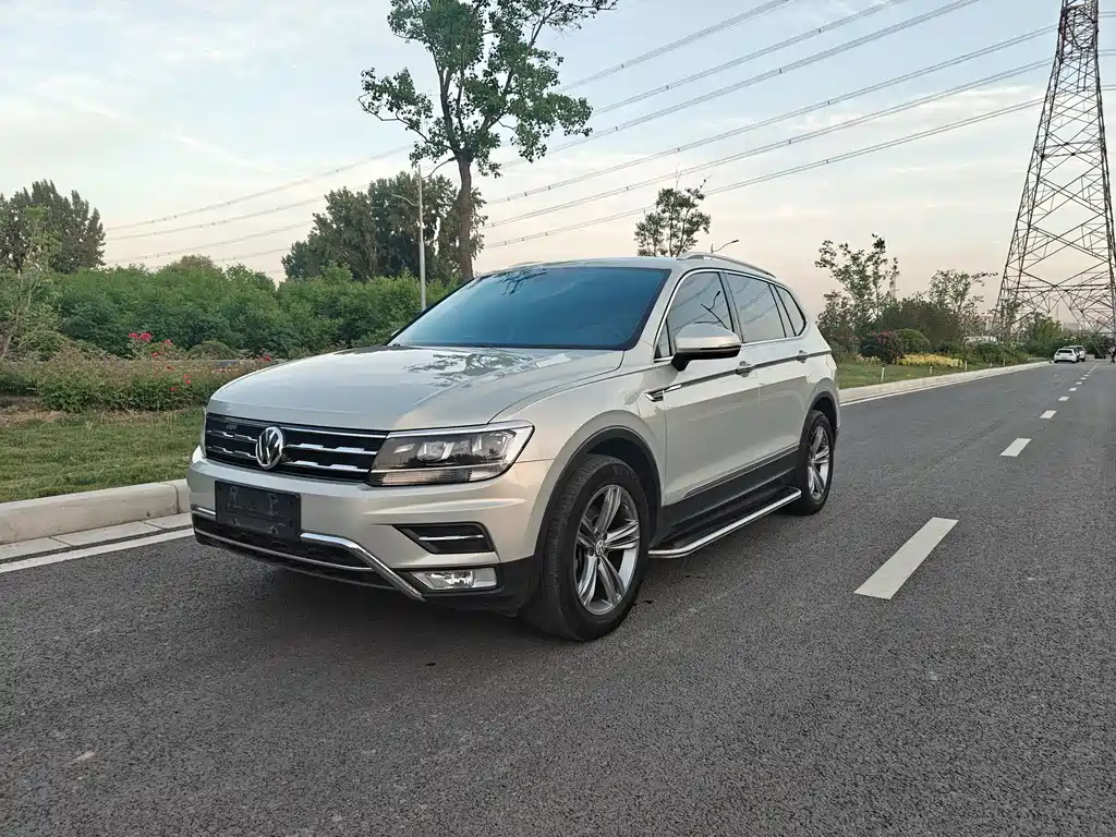 Volkswagen Tiguan L 2020 — фото 1
