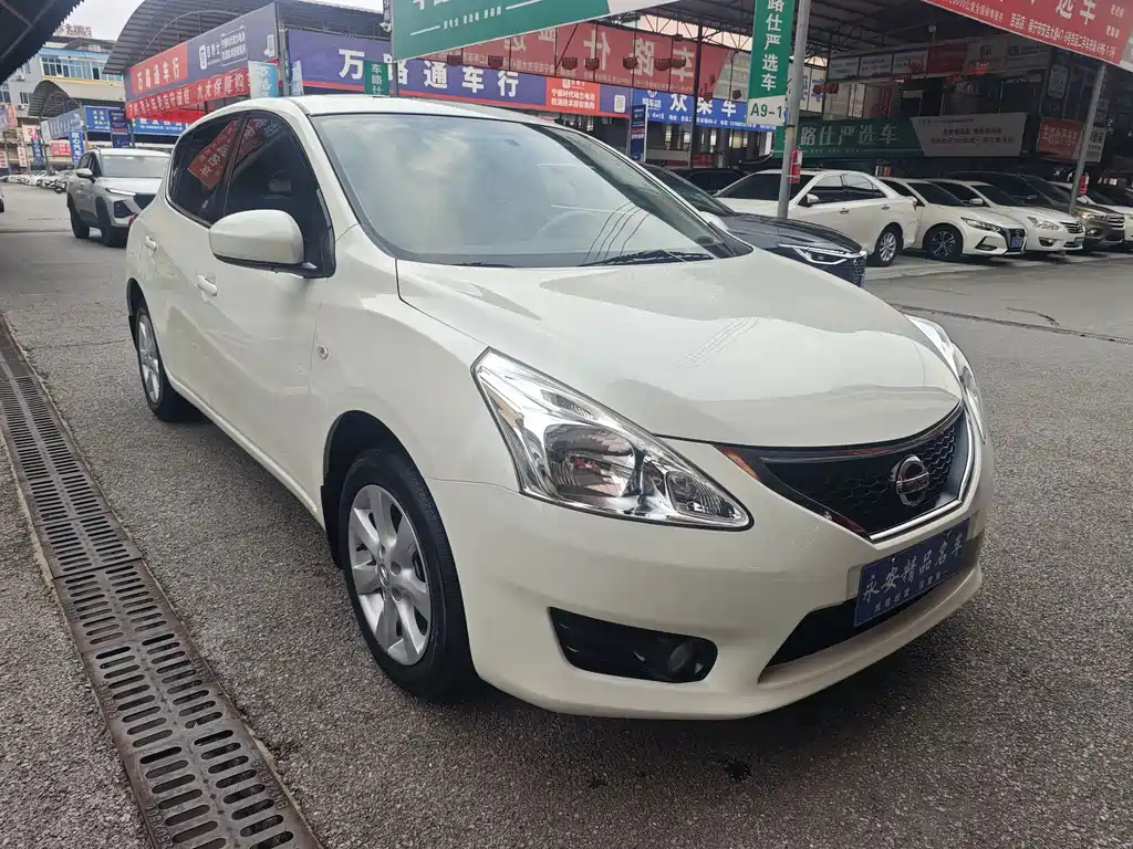 Nissan Tiida 2012