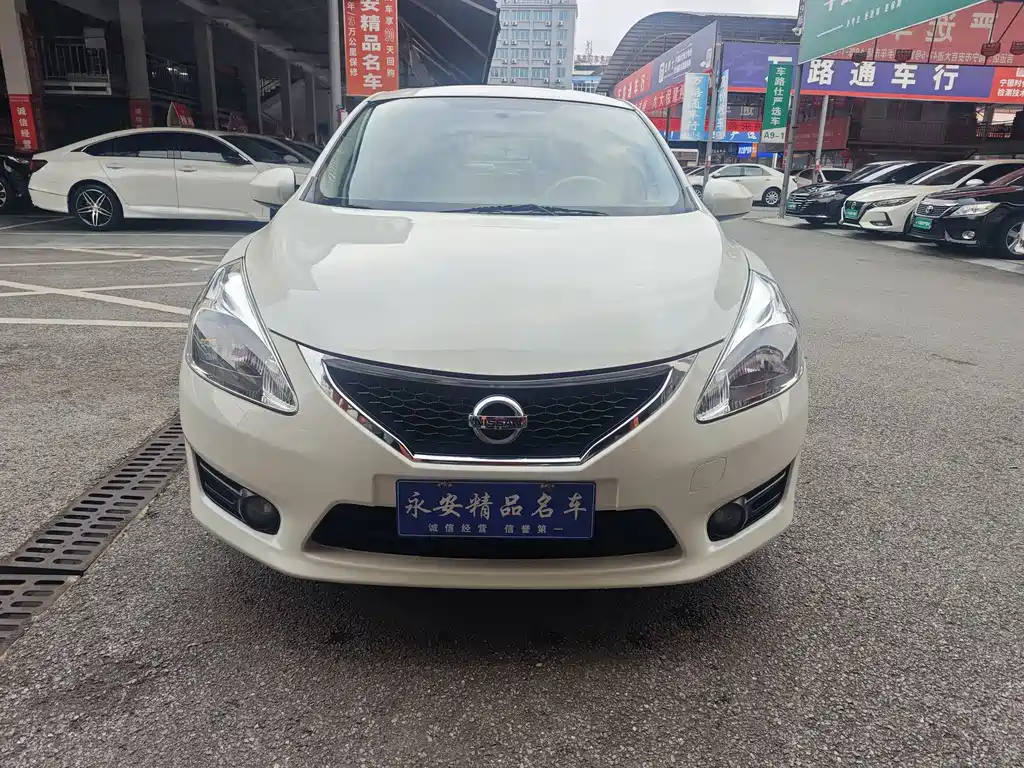 Nissan Tiida 2012