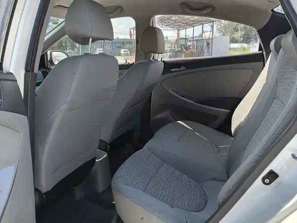 Hyundai Accent 2015