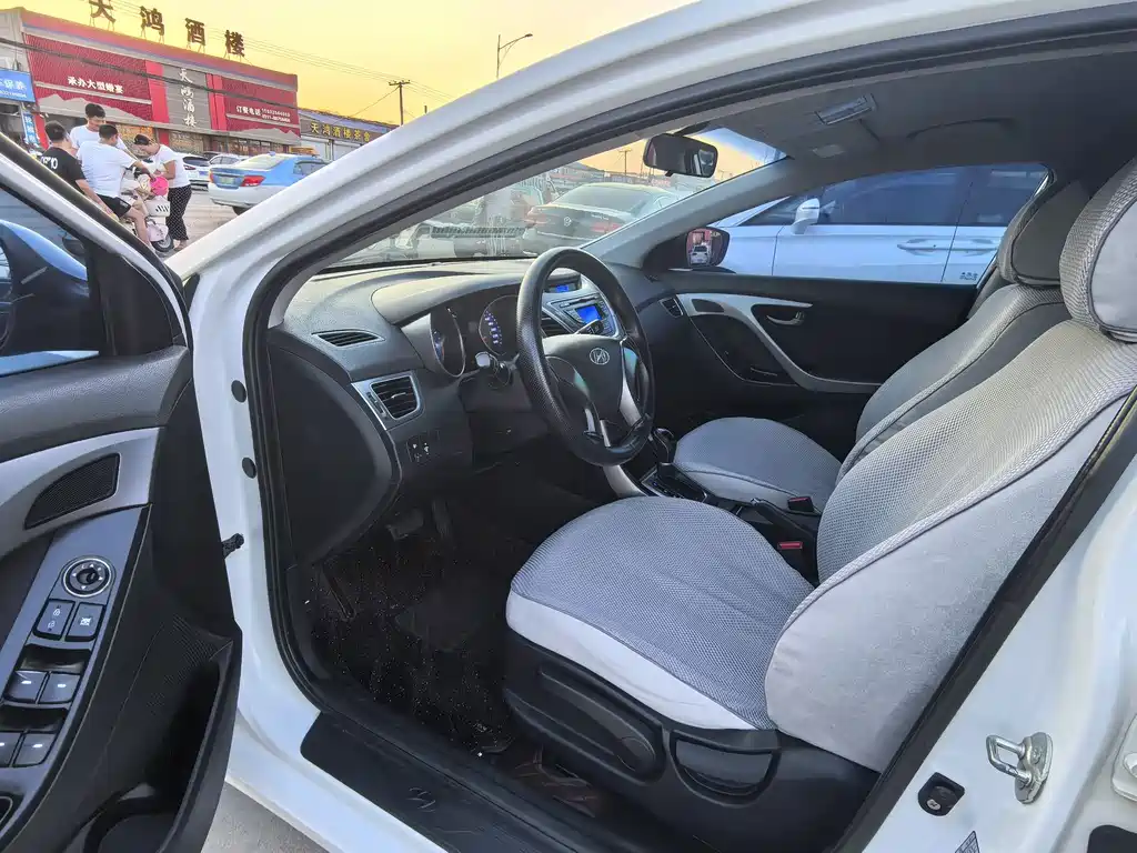 Hyundai Elantra Langdong 2016 — фото 13
