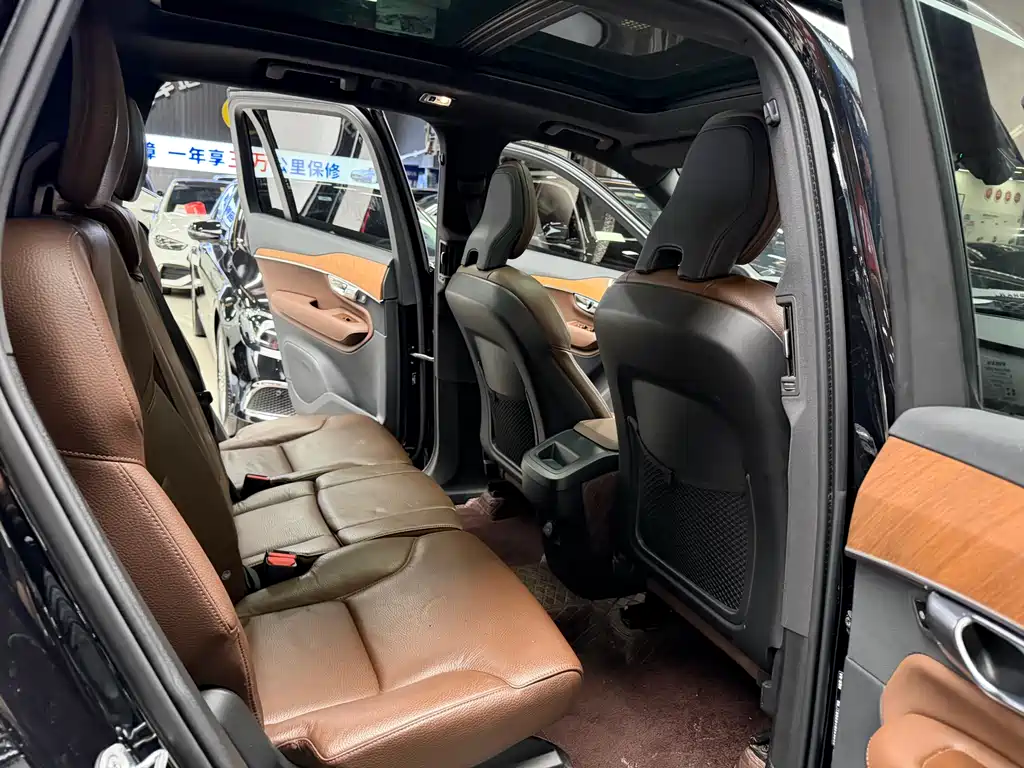 Volvo XC90 2022 — фото 18