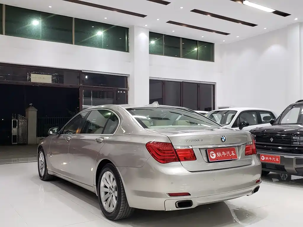 BMW 7 Series 2010 — фото 13