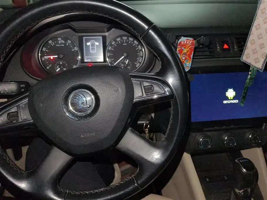 Skoda Octavia 2015 — фото 12