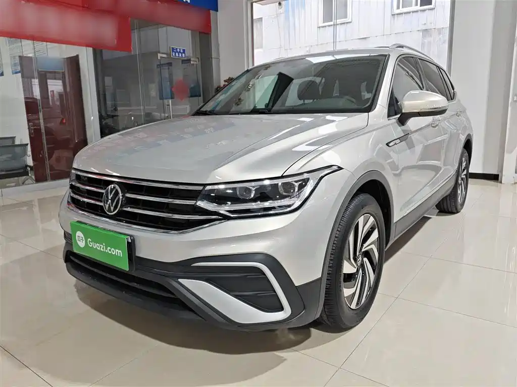 Volkswagen Tiguan L 2023 — фото 1