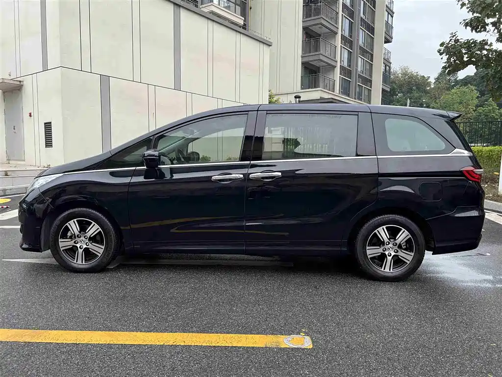 Honda Odyssey 2018 — фото 2
