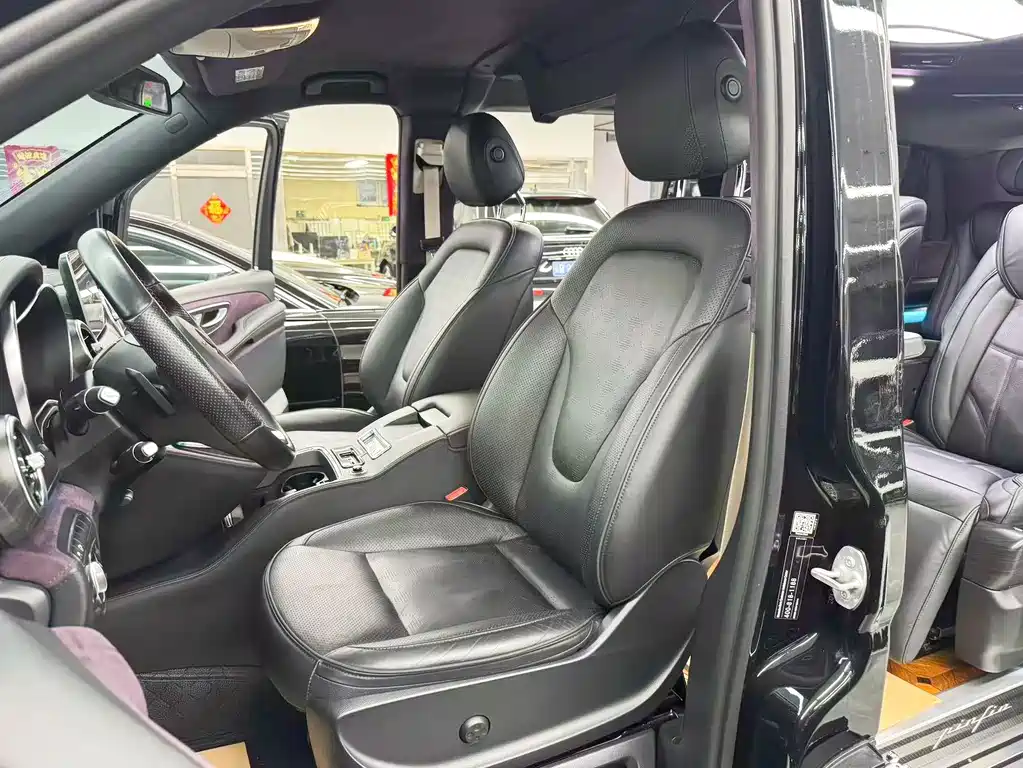 Mercedes-Benz V-Class 2019 — фото 28