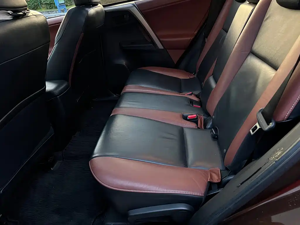 Toyota RAV4 2015 — фото 12