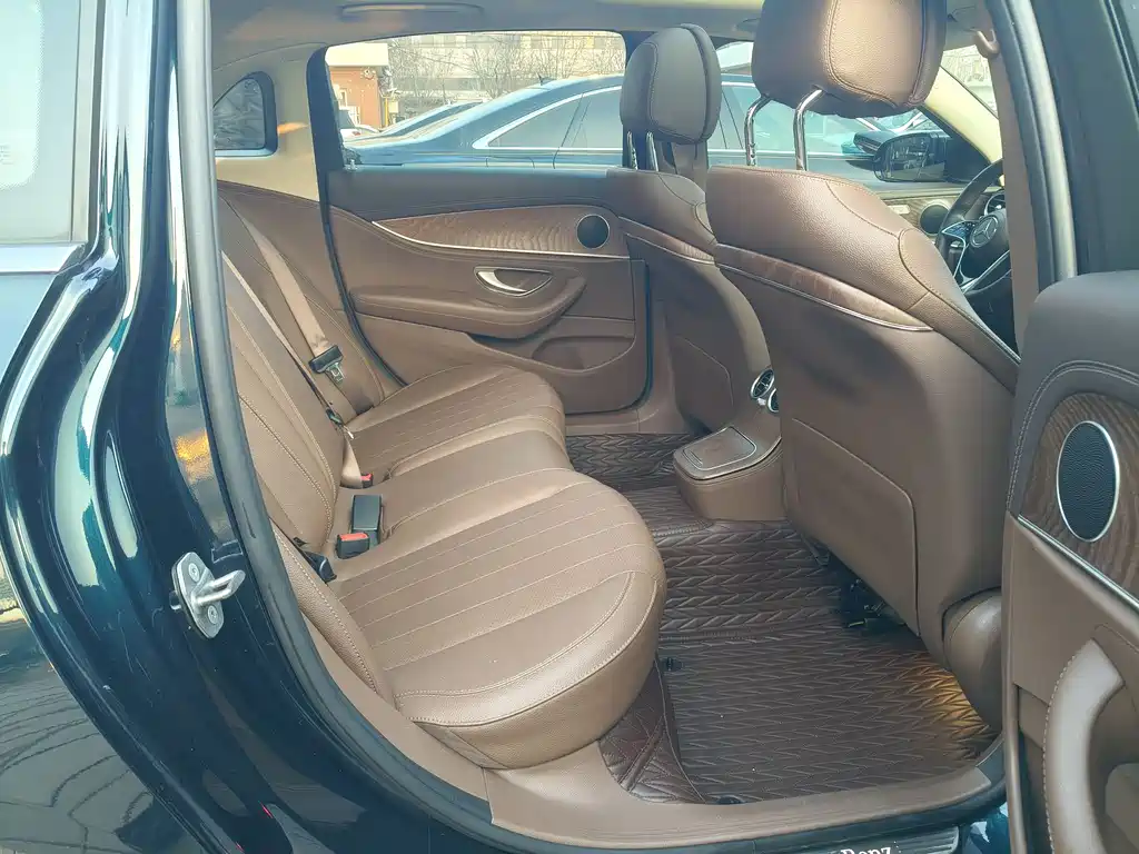 Mercedes-Benz E-Class 2023 — фото 23