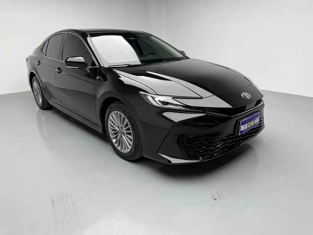 Toyota Camry 2025 — фото 17