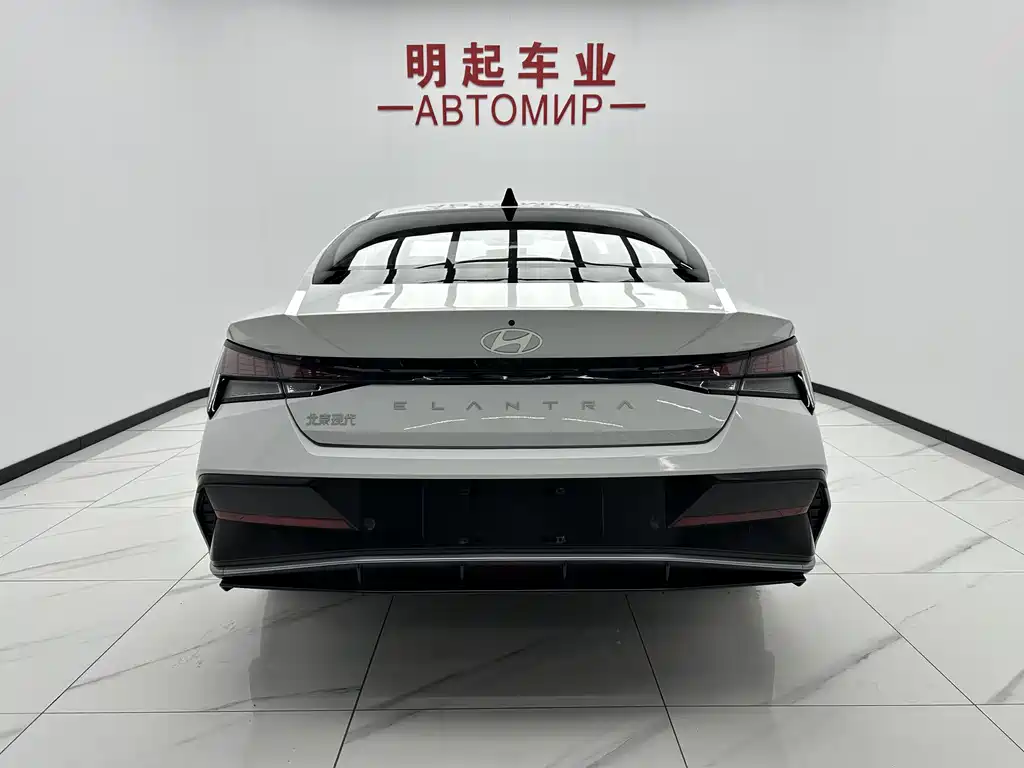 Hyundai Elantra 2023 — фото 10