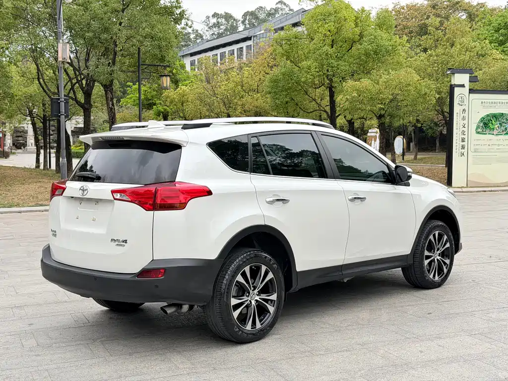 Toyota RAV4 2016 — фото 10