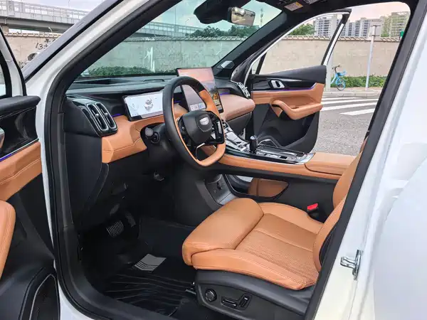 Geely Boyue L 2025