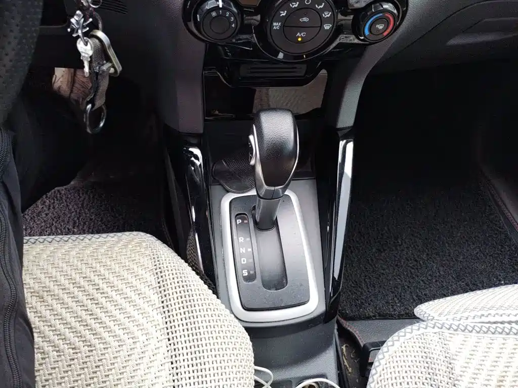Ford Ecosport 2015 — фото 10