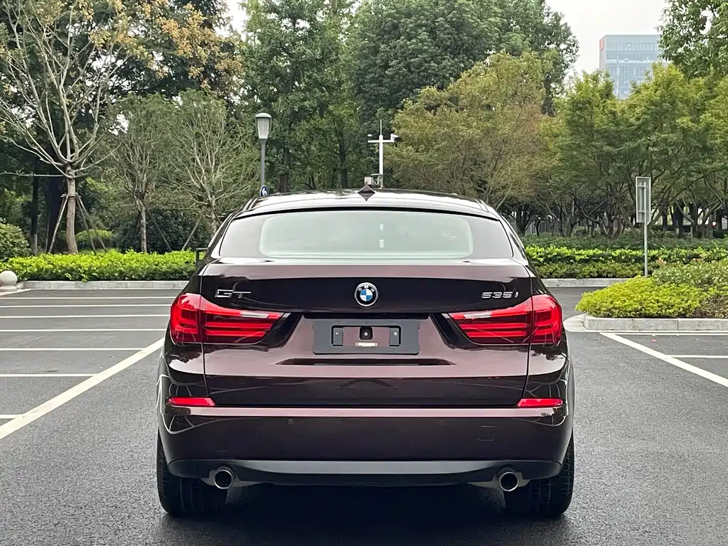 BMW 5 Series GT 2014 — фото 16