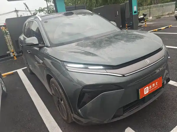 BYD Tang L 2025