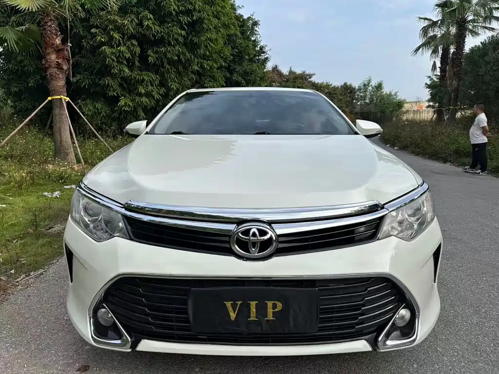 Toyota Camry 2017 — фото 2