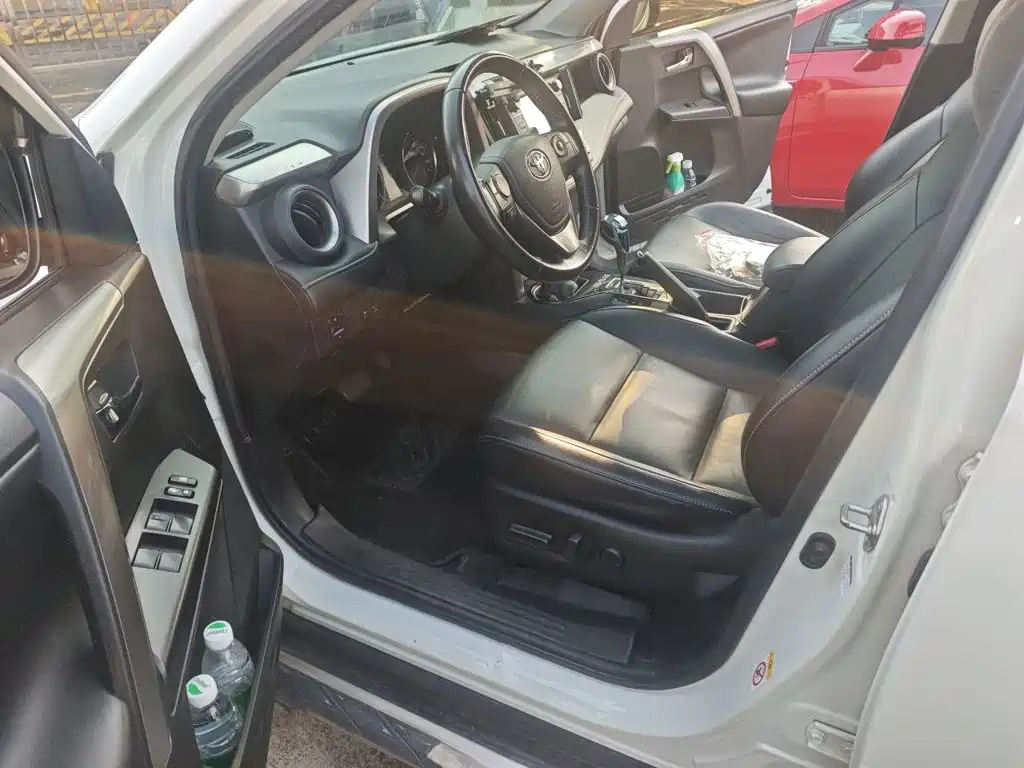 Toyota RAV4 2018 — фото 14