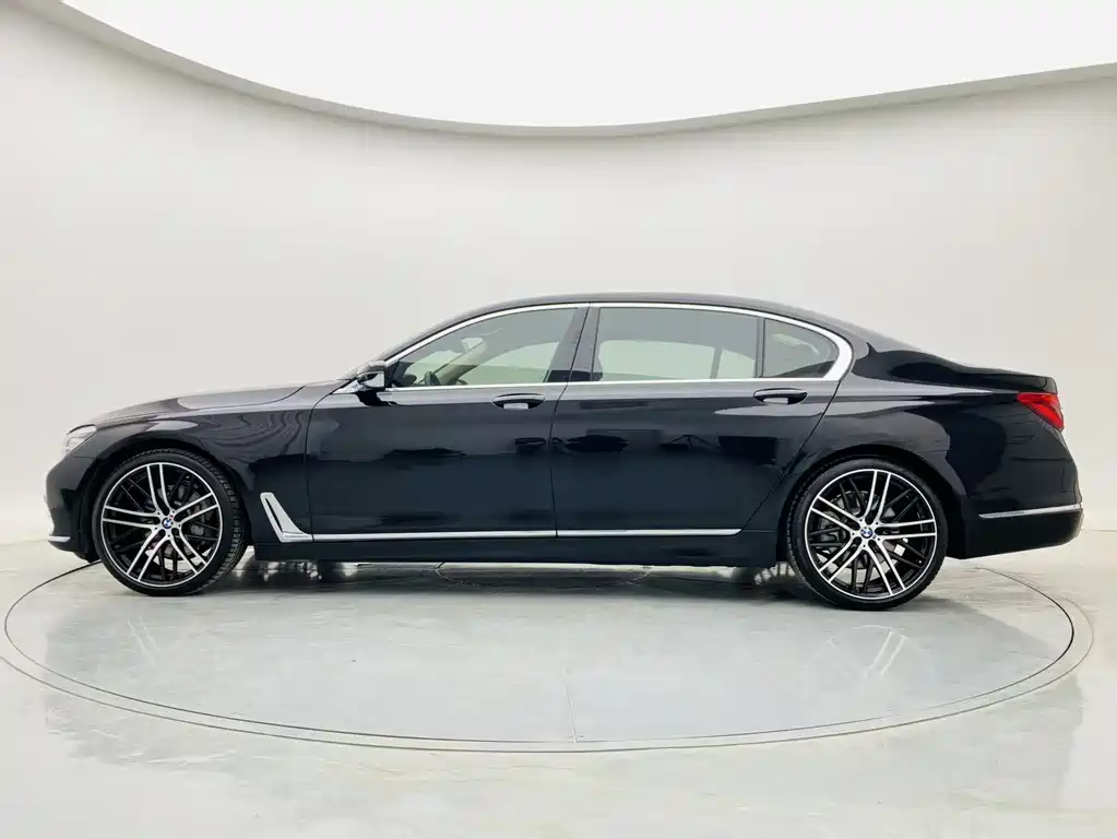 BMW 7 Series 2018 — фото 11