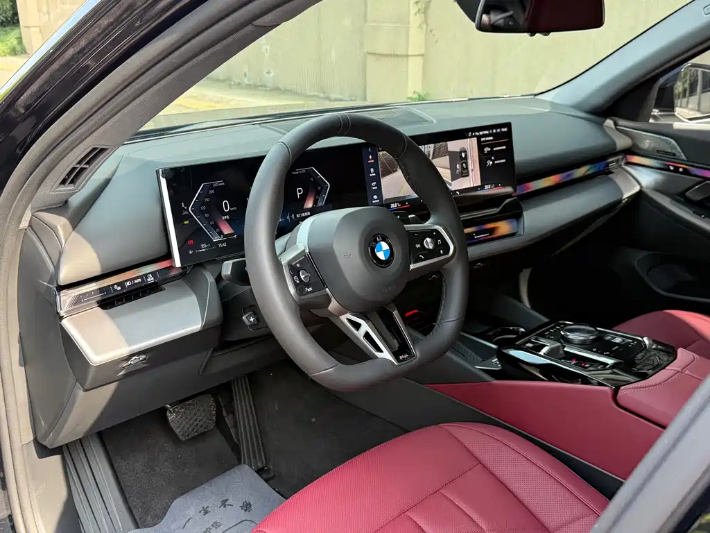 BMW 5 Series 2025 — фото 12