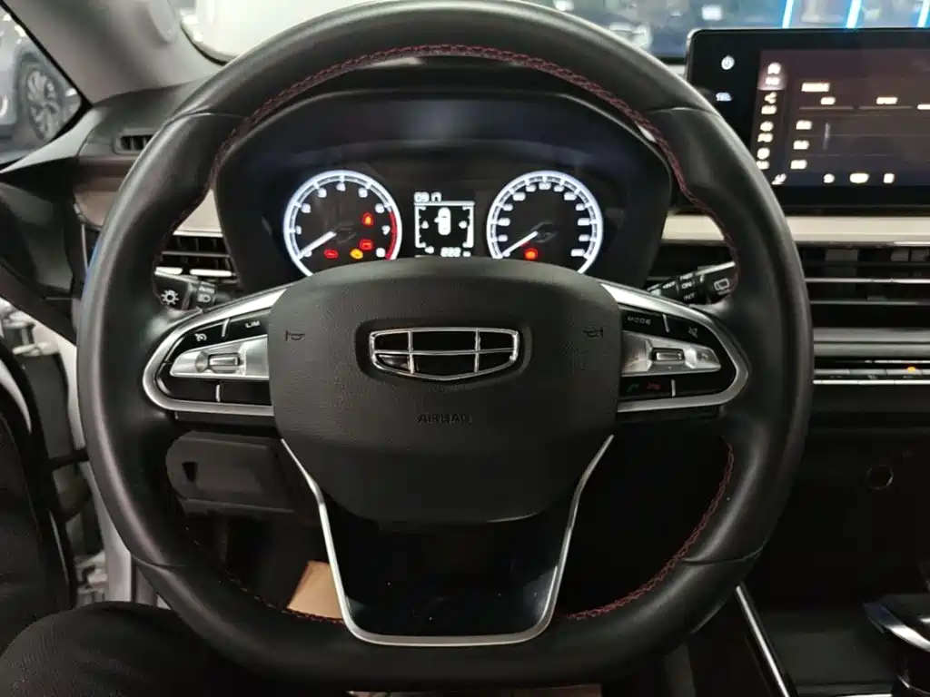Geely Vision X3 2022 — фото 11