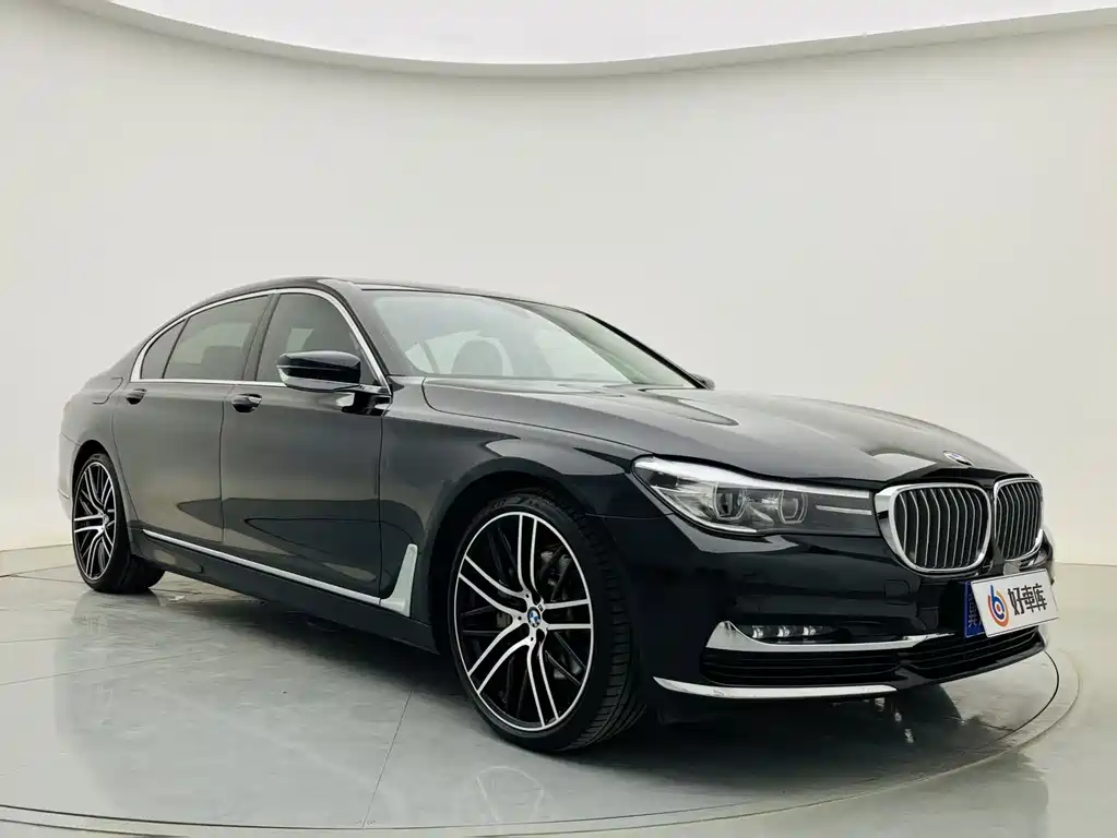 BMW 7 Series 2018 — фото 9