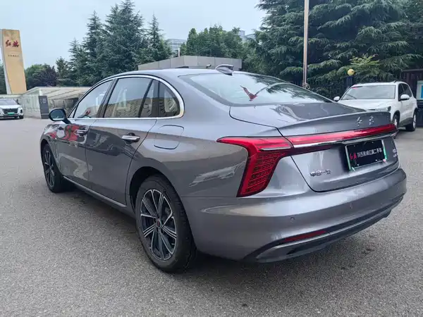 Hongqi H5 PHEV 2025